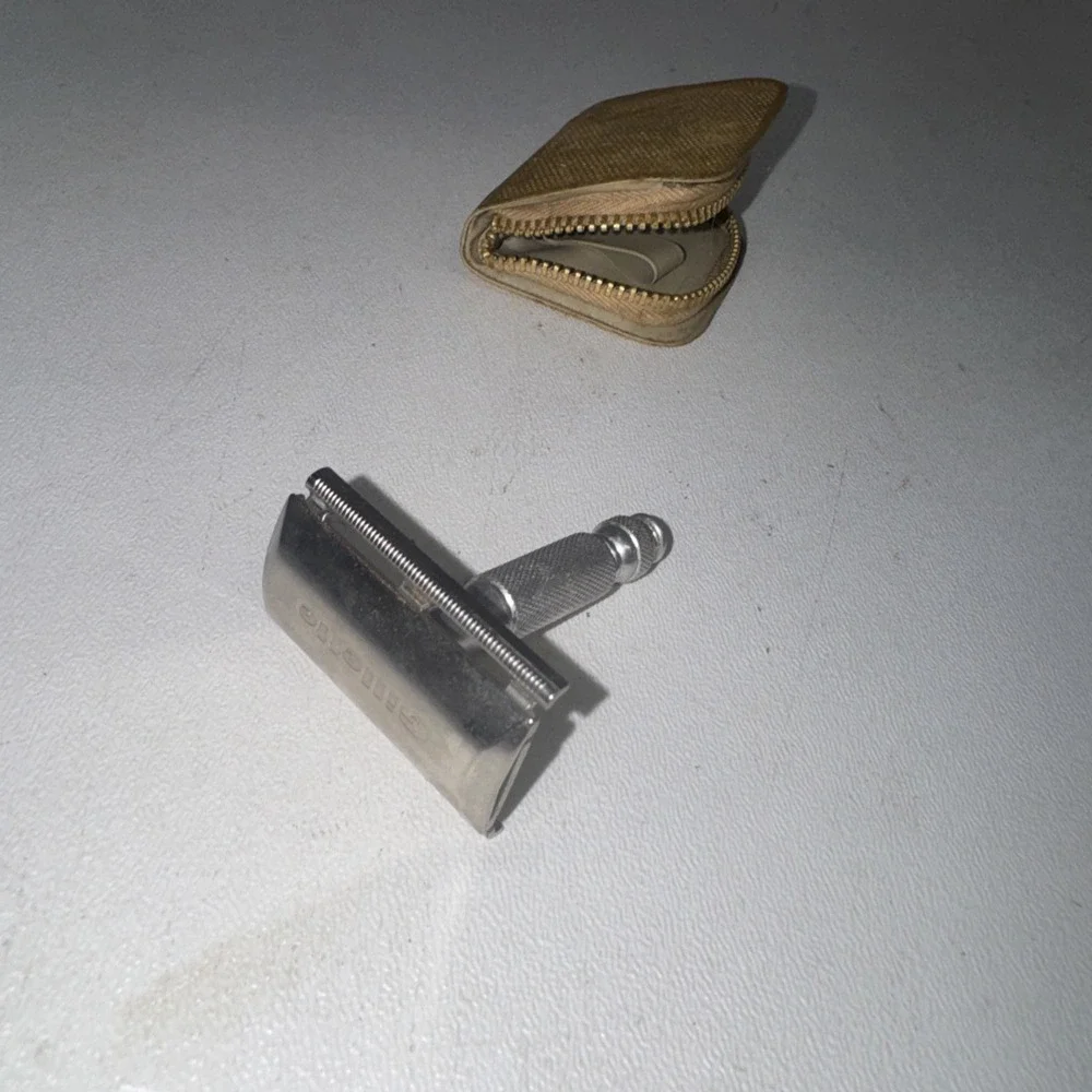 Gillette Pocket Edition Old Type VTG DE Safety Razor